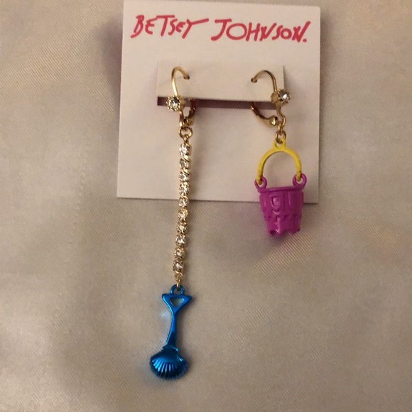Betsey Johnson Blue Seashell Shovel & Pink Pail Mismatch Drop Earrings NWT - Picture 7 of 12